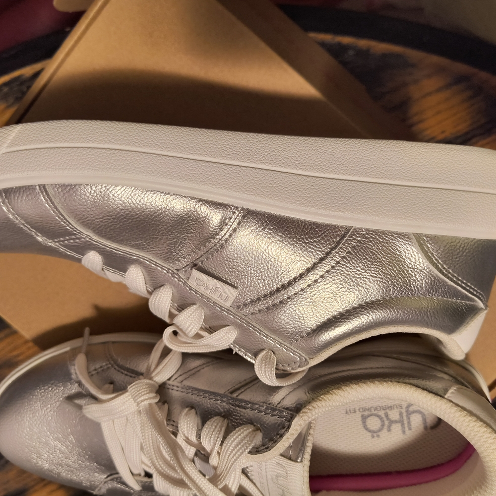 SALE Brand NEW Funky & Sassy Color.Ryka Women's Metallic Silver Lace-Up Sneakers